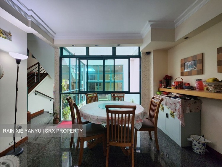 Charlton 18 (D19), Terrace #529537711